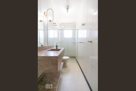 Casa para alugar com 200m², 3 quartos e 1 vagaBanheiro da Suíte