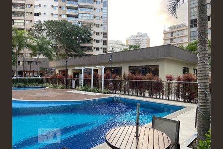 Apartamento à venda com 83m², 3 quartos e 1 vagaÁrea comum - Piscina