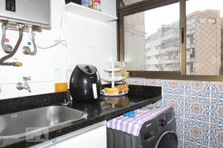 Apartamento à venda com 83m², 3 quartos e 1 vagaÁrea de Serviço