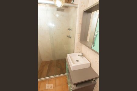 Banheiro de kitnet/studio para alugar com 1 quarto, 40m² em Centro Histórico, Porto Alegre