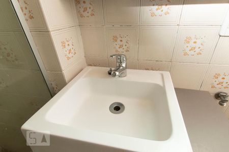 Banheiro - Torneira de kitnet/studio para alugar com 1 quarto, 40m² em Centro Histórico, Porto Alegre