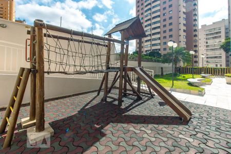 Apartamento à venda com 76m², 3 quartos e 2 vagas Apartamento à venda com 76m², 3 quartos e 2 vagasÁrea Comum - Playground