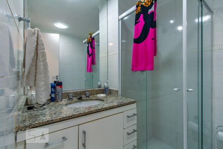 Apartamento à venda com 76m², 3 quartos e 2 vagas Apartamento à venda com 76m², 3 quartos e 2 vagasBanheiro Social