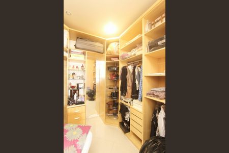 Casa à venda com 400m², 3 quartos e 8 vagasCLOSET