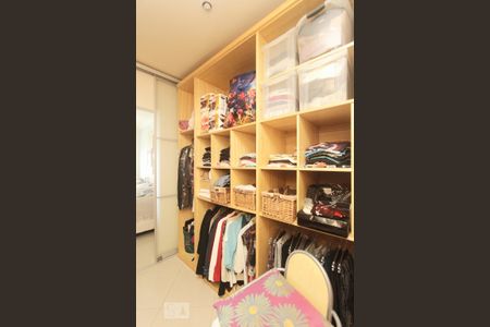 Casa à venda com 400m², 3 quartos e 8 vagasCLOSET