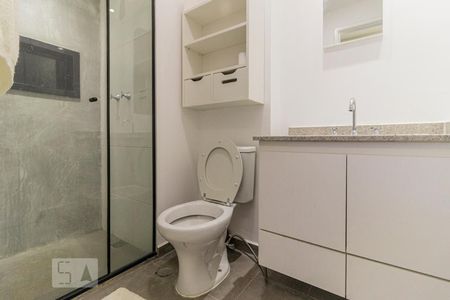 Banheiro de kitnet/studio para alugar com 1 quarto, 28m² em Consolação, São Paulo