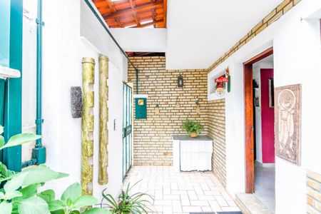 Casa à venda com 199m², 3 quartos e 2 vagas Casa à venda com 199m², 3 quartos e 2 vagasQuintal