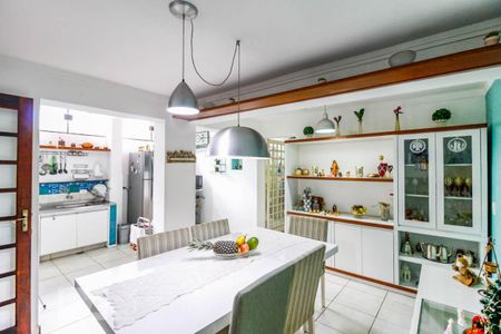Casa à venda com 199m², 3 quartos e 2 vagas Casa à venda com 199m², 3 quartos e 2 vagasCopa