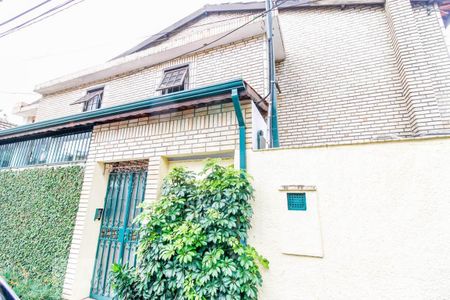 Casa à venda com 199m², 3 quartos e 2 vagas Casa à venda com 199m², 3 quartos e 2 vagasFachada