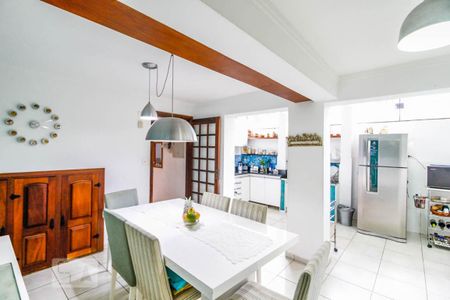 Casa à venda com 199m², 3 quartos e 2 vagas Casa à venda com 199m², 3 quartos e 2 vagasCopa