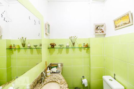 Casa à venda com 199m², 3 quartos e 2 vagas Casa à venda com 199m², 3 quartos e 2 vagasBanheiro de Serviço