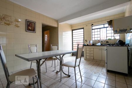 Casa à venda com 193m², 4 quartos e 2 vagas Casa à venda com 193m², 4 quartos e 2 vagasCozinha