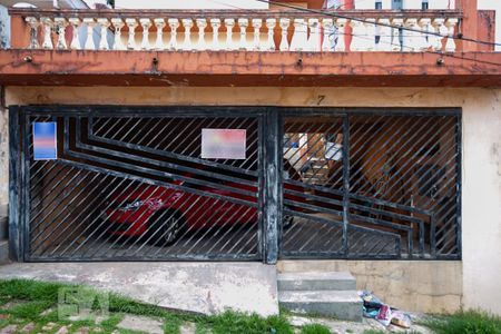 Casa à venda com 193m², 4 quartos e 2 vagas Casa à venda com 193m², 4 quartos e 2 vagasFachada