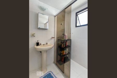 Apartamento à venda com 70m², 2 quartos e 2 vagas Apartamento à venda com 70m², 2 quartos e 2 vagasBanheiro