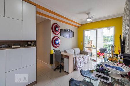 Sala de apartamento à venda com 2 quartos, 74m² em Jardim Tupanci, Barueri