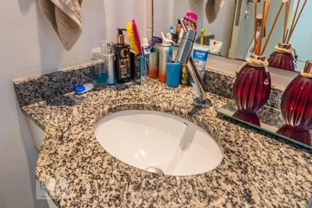 Apartamento à venda com 74m², 2 quartos e 1 vaga Apartamento à venda com 74m², 2 quartos e 1 vagaDetalhe do Banheiro Social