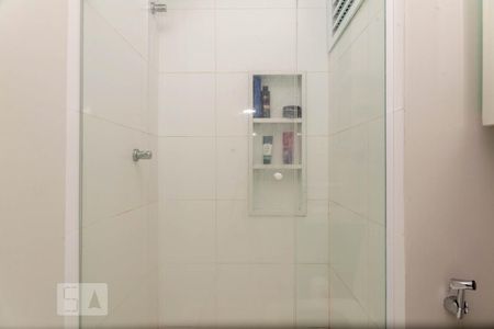 Banheiro de kitnet/studio para alugar com 1 quarto, 40m² em Morada da Colina, Uberlândia
