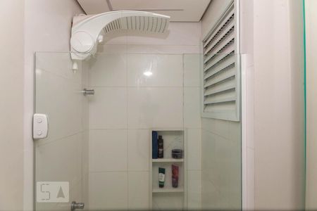Banheiro de kitnet/studio para alugar com 1 quarto, 40m² em Morada da Colina, Uberlândia