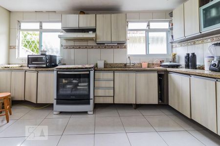 Casa à venda com 200m², 4 quartos e 2 vagasCozinha