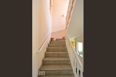 Casa à venda com 400m², 4 quartos e 4 vagasEscada