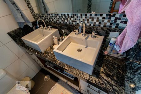 Apartamento à venda com 129m², 3 quartos e 2 vagasBanheiro da Suite