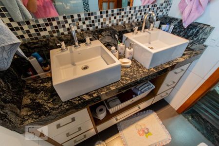 Apartamento à venda com 129m², 3 quartos e 2 vagasBanheiro da Suite