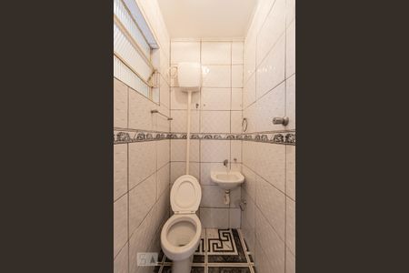 Casa para alugar com 163m², 2 quartos e 3 vagas Casa para alugar com 163m², 2 quartos e 3 vagasBanheiro fundos