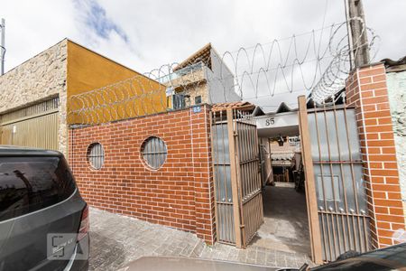 Casa para alugar com 163m², 2 quartos e 3 vagas Casa para alugar com 163m², 2 quartos e 3 vagasFachada