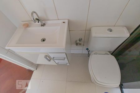 Banheiro Social de apartamento para alugar com 3 quartos, 66m² em Novo Mundo, Curitiba