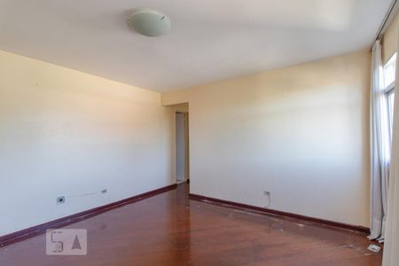 Apartamento para alugar com 3 quartos, 66m² em Novo Mundo, Curitiba