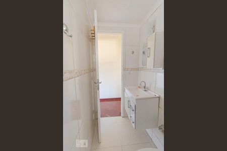 Banheiro Social de apartamento para alugar com 3 quartos, 66m² em Novo Mundo, Curitiba