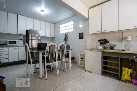 Casa à venda com 308m², 5 quartos e 3 vagas Casa à venda com 308m², 5 quartos e 3 vagasCozinha