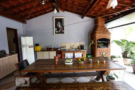 Casa à venda com 134m², 3 quartos e 2 vagas Casa à venda com 134m², 3 quartos e 2 vagasVaranda gourmet