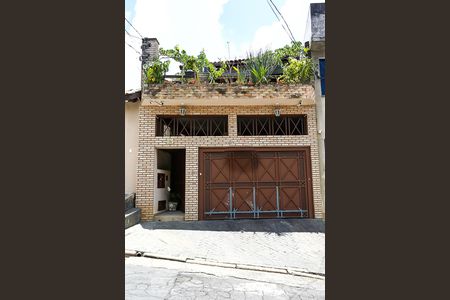 Casa à venda com 134m², 3 quartos e 2 vagas Casa à venda com 134m², 3 quartos e 2 vagasFachada