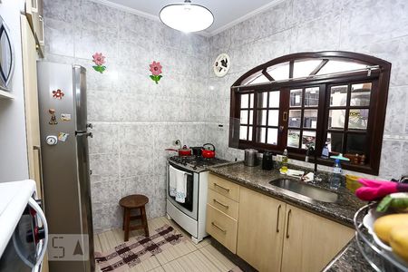 Casa à venda com 134m², 3 quartos e 2 vagas Casa à venda com 134m², 3 quartos e 2 vagasCozinha