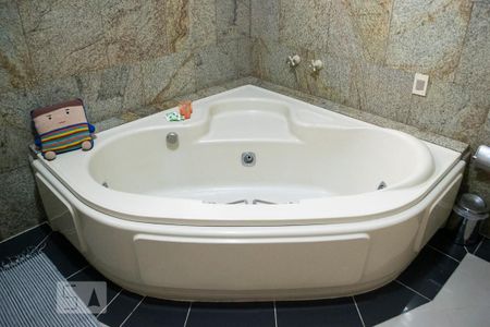 Casa para alugar com 500m², 5 quartos e 8 vagasbanheiro suite 1