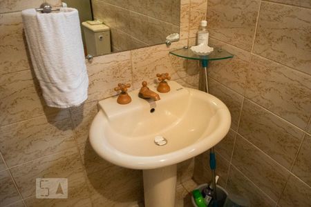 Casa para alugar com 500m², 5 quartos e 8 vagasbanheiro escritório