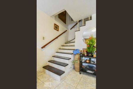 Casa à venda com 180m², 3 quartos e 1 vagaEscada Sobrado