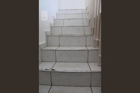 Casa à venda com 190m², 3 quartos e 2 vagasEscada