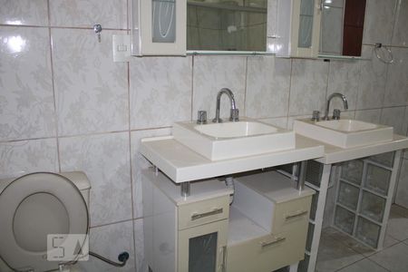 Casa à venda com 190m², 3 quartos e 2 vagasBanheiro do Quarto 1