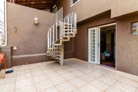 Casa à venda com 250m², 4 quartos e 2 vagasVaranda 