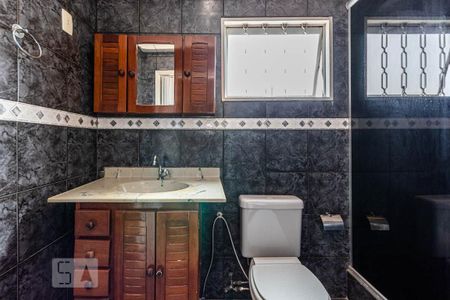 Casa à venda com 250m², 4 quartos e 2 vagasBanheiro suíte 