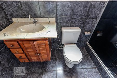 Casa à venda com 250m², 4 quartos e 2 vagasBanheiro suíte 