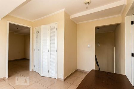 Casa à venda com 250m², 4 quartos e 2 vagasSala piso superior 