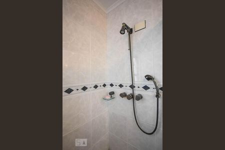 Apartamento à venda com 129m², 2 quartos e 2 vagasChuveiro do banheiro