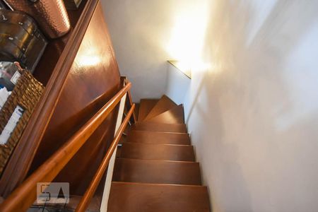 Apartamento à venda com 129m², 2 quartos e 2 vagasEscada