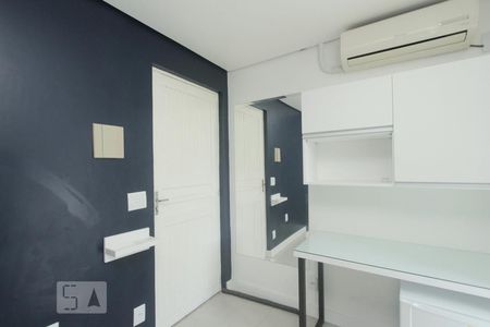 SALA E QUARTO de kitnet/studio para alugar com 1 quarto, 16m² em São João, Porto Alegre