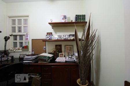 Apartamento à venda com 260m², 4 quartos e 2 vagasEscritório