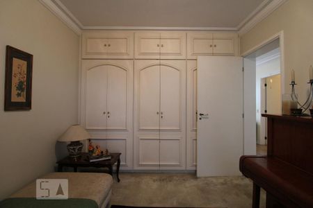 Apartamento à venda com 260m², 4 quartos e 2 vagasQuarto 4