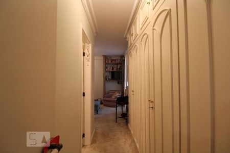 Apartamento à venda com 260m², 4 quartos e 2 vagasCorredor